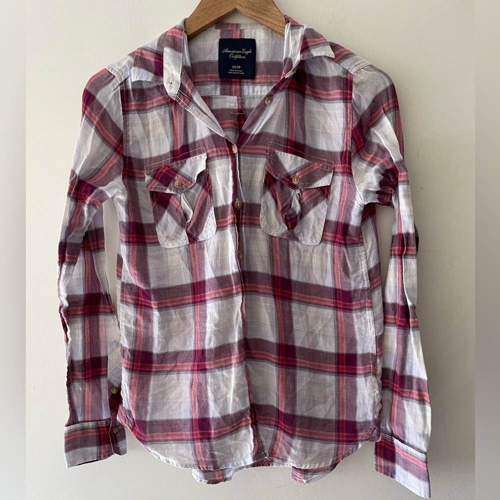 American Eagle White and‎ Pink Plaid Button Down
